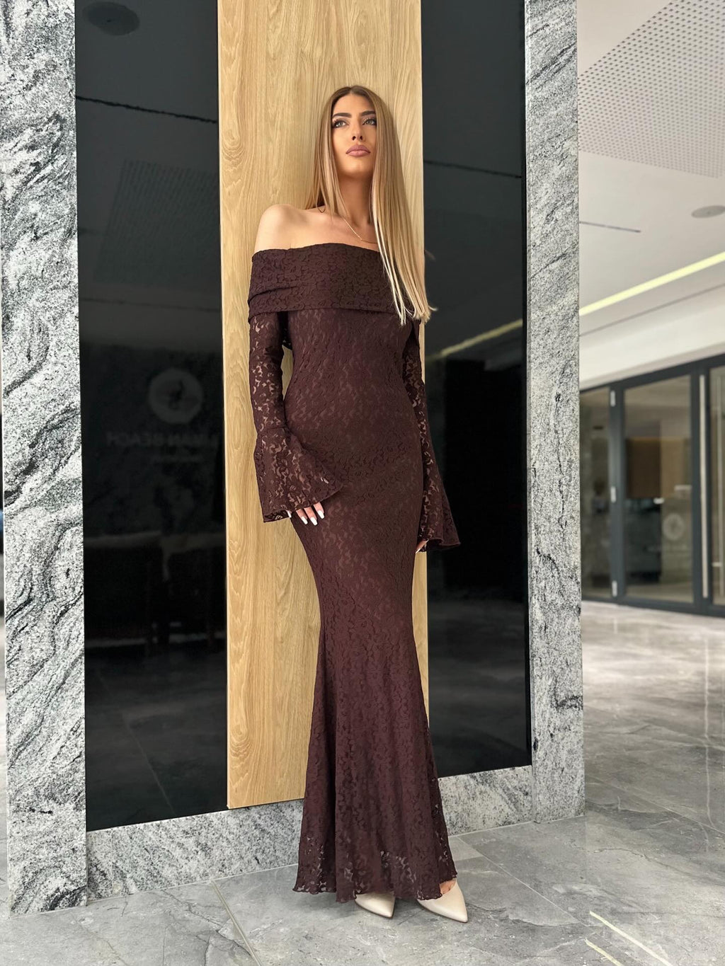 Дълга дантелена рокля Elegance