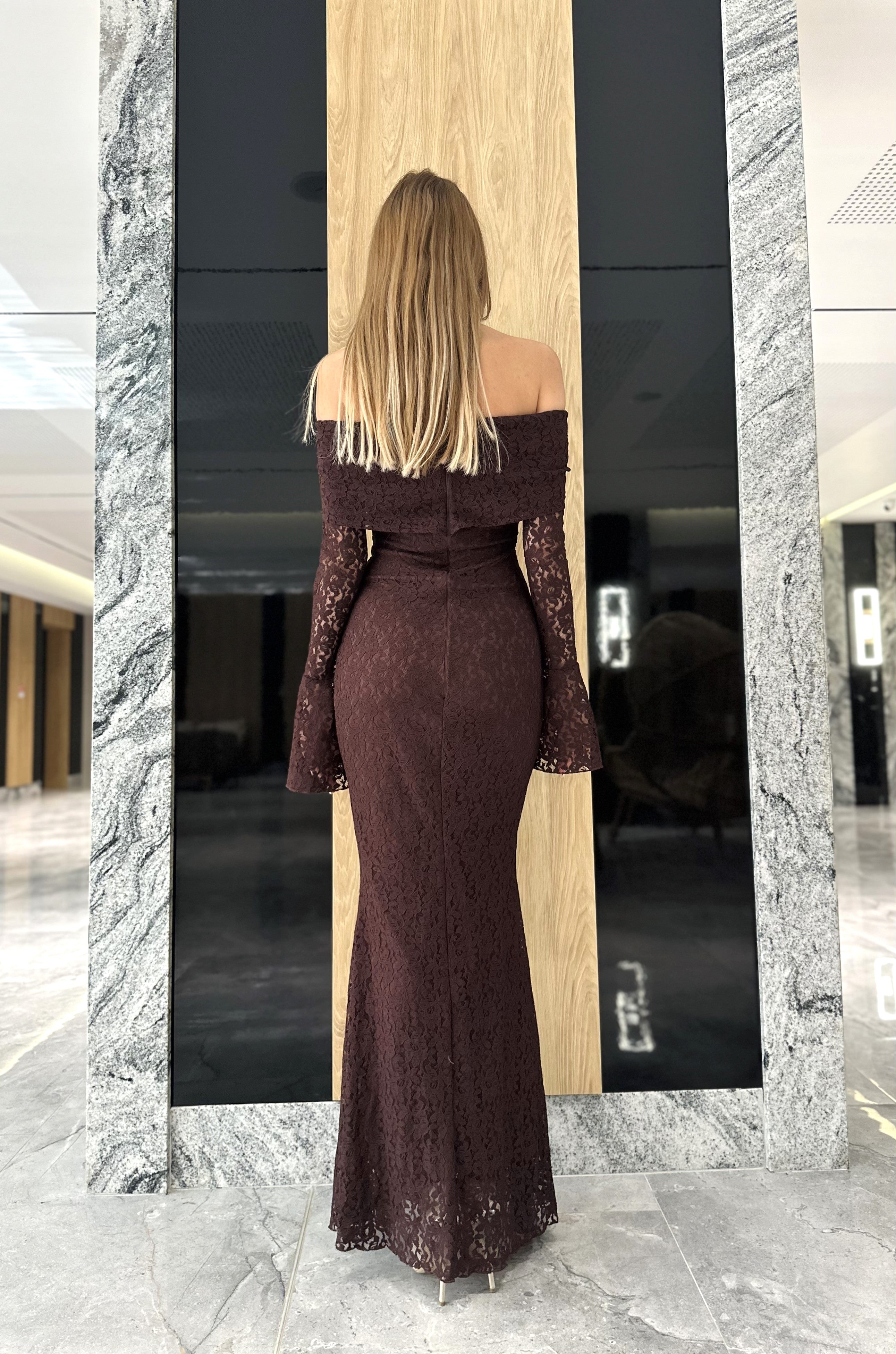 Дълга дантелена рокля Elegance